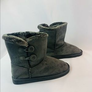 Brand New Women’s Gray Boots